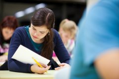 中国留学生去加拿大留学要注意哪些点呢？成绩等方面要求高吗？