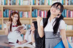去英国留学有哪些利与弊呢？英国留学利弊解析！